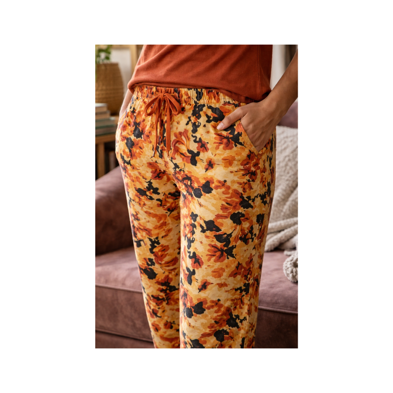 Stylish Bee Design Nightsuit T-Shirt & Pajama Set - Image 4